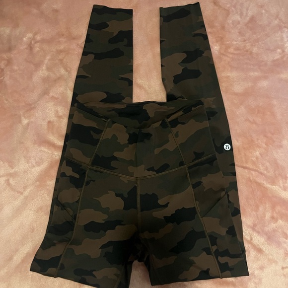 Camo Lululemon leggings size 4 - Picture 2 of 3